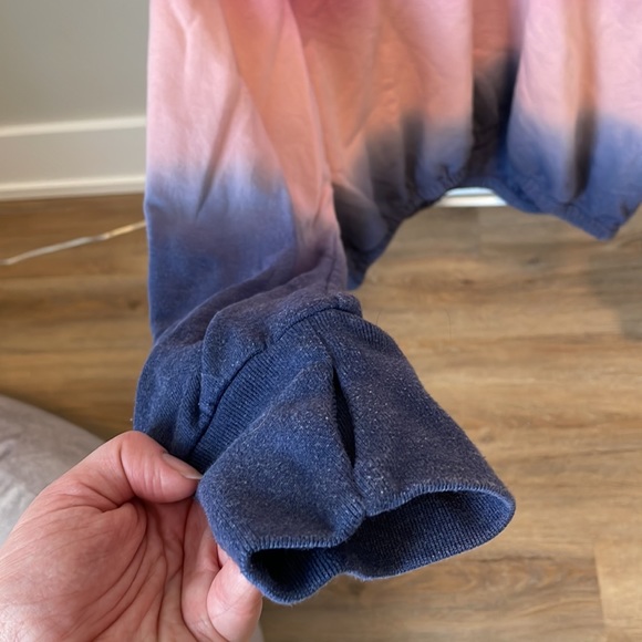 Cropped Ombré Hoodie - Picture 3 of 3